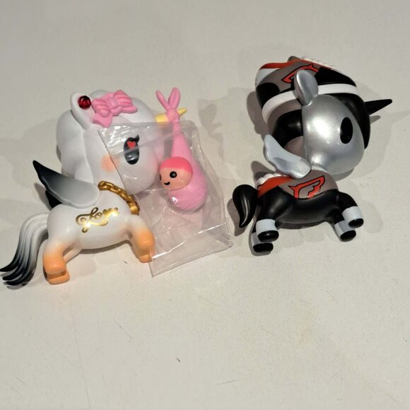 Unicorno Series 11 tokidoki set of 2 Sneaker head and special delivery pink - Picture 1 of 2